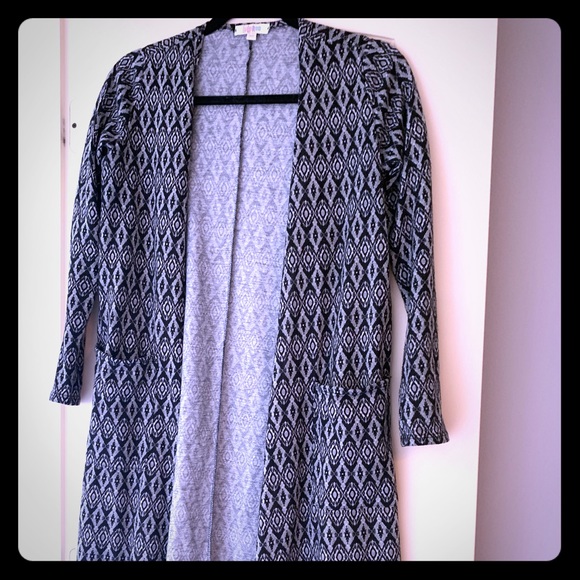 LuLaRoe Sarah duster in gray and black geo print - Picture 1 of 2